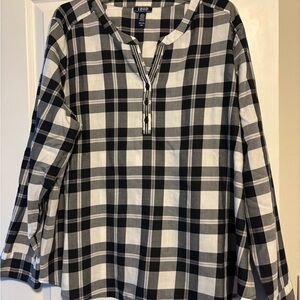 Izod Black and White Plaid Button-Up Shirt